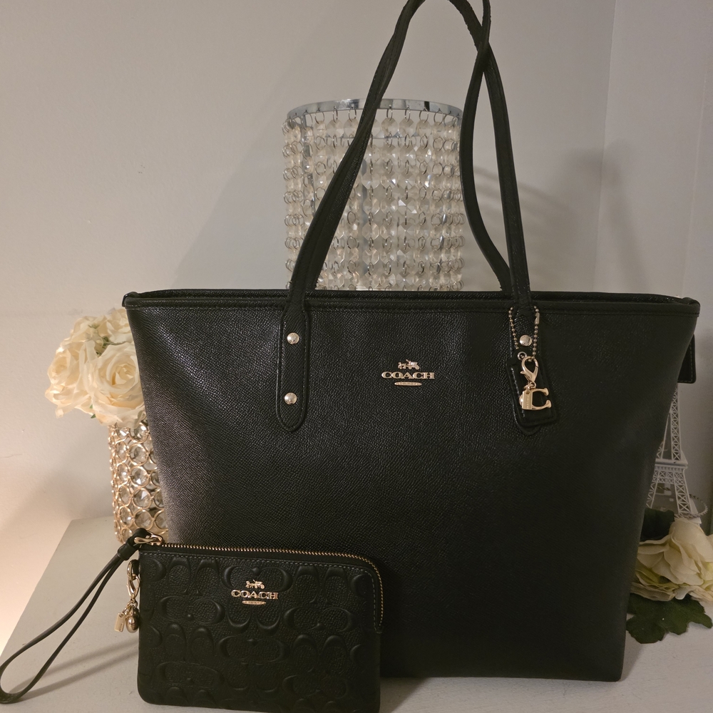 Coach Black Tote and Wristlet Set With Coach Charms X 2